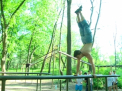 Asa ceva nu vezi in fiecare zi in troleibuz! Street workout-ul, tot mai preferat de tinerii de la noi