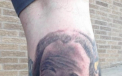 Ce tatuaj si-a facut un barbat pe picior. "M-au oprit politistii si m-au rugat sa il fotografieze"