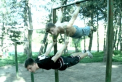 Isi dezmortesc muschii in troleibuze, parcuri si pe strada. Afla ce este street workout-ul