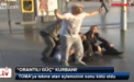 Imaginea zilei in Turcia. Un protestatar e facut KO de tunul cu apa al politistilor. VIDEO