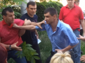 Dimineata cu scandal! Locatarii unui bloc s-au luat la bataie cu directorul firmei de constructie