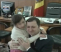 O fetita de la orfelinat in cabinet la Filat: Domnule Vlad sunteti un om bogat!