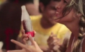 Coca-Cola a lansat sticla facuta complet din gheata. De ce a fost criticata aceasta decizie. VIDEO