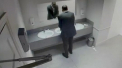 Farsa care ii baga in sperieti chiar si pe cei mai puternici barbati. Ce au vazut in oglinda - VIDEO
