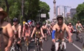 Goi pe biciclete. Protestul inedit a ciclistilor din Mexic