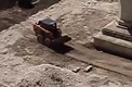 Reparatii cum numai in Moldova poti vedea! Uite ce drum face acest tractor pentru a cara nisipul