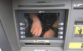 A vrut sa-si ridice salariul de la bancomat. Ce a vazut cand s-a uitat la ecran