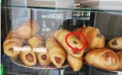 Serviti va rog crenvursti cu.....muste! Se intampla intr-un magazin din capitala. FOTO