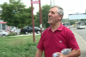 E sofer de autobuz, iar cand ajunge la statie toti ii ies inainte: "Are grija de ei ca de proprii copii"