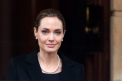 Ce nu stiai despre operatia la care s-a supus Angelina Jolie. Ea este femeia care i-a taiat actritei sanii
