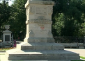 Un desen in forma de inima si inscriptia Europa 2013, pe monumentul lui Stefan cel Mare