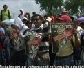 Mii de profesori din orasul Mexico au protestat blocand drumul spre aeroport. Vezi care este motivul