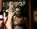 Vladimir Putin si Dmitri  Medvedev, in lengerie intima, intr-un tablou la o expozitie din Sankt Petersburg