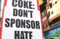 Sustinatorii homosexualilor din New York boicoteaza Coca Cola. Vezi care este motivul
