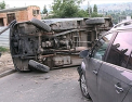 O masina de model Uaz s-a rasturnat dupa ce a fost lovita de un autoturism