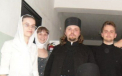 Imaginea zilei pe internet. Cum s-au pozat cativa preoti din Rusia si enoriasii lor. FOTO
