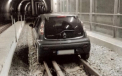 Cum a ajuns acest sofer din Germania cu masina pe liniile de metrou