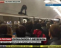 Un rus beat a vrut sa calatoreasca nu cu metroul, ci pe acoperisul unui tren. Pasagerii s-au amuzat