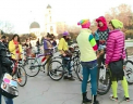 La caldut pe biciclete. Zeci de tinere ne conving ca si in noiembrie se poate face asta
