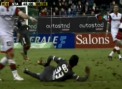 Rafuiala pe terenul de fotbal. Vezi cum un jucator de la Standard Liege se razbuna pe adversarul sau