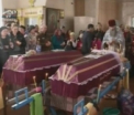 Copiii care au ars de vii in casa lor au fost inmormantati alaturi de tatal lor