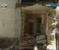 Din cauza vecinului, ii este teama sa nu ramana fara acoperis de-asupra capului