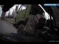 La un pas de moarte. Momentul in care un soldat ucrainean era cat pe ce sa fie strivit de un automobil
