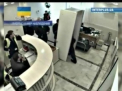Imagini cu fuga fostului procuror al Ucrainei. Momentul in care se ia la bataie cu granicerii aeroportului