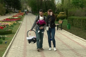 La plimbare, in trei. Cum a sarbatorit Pastele interpretul Adrian Ursu alaturi de sotia si fetita sa