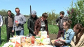Blajinii de dinaintea Blajinilor. Locuitorii din Varzaresti au impartit pomeni: "Cimitire sunt multe"