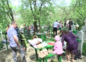 Blajinii la sat. Morminte transformate in mese de sarbatoare. Cum si-au pomenit satenii mortii