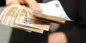 Un politist de frontiera a refuzat mita de 50 de mii de euro: "S-a infiltrat in banda". Sase moldoveni, RETINUTI