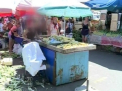 Cazul femeiii care vinde la piata cu un copil de 8 luni in brate, in vizorul autoritatilor: "Incercam sa gasim solutii"