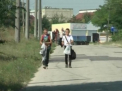 Elevii din Goienii Noi nu vor mai fi nevoiti sa merga pe jos pana la scoala: Au gasit autobuz