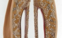 Nebunie in lumea modei. Pantofii Louboutin cu tocul de 20 de cm au isterizat femeile