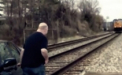 Cum eviti in ultima secunda sa fii calcat de tren. VIDEO de 4 milioane de afisari pe YouTube