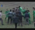 Arbitru batut cu pumnii si picioarele de catre fotbalisti si fani! Violente la un meci in Iran