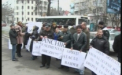 De doi ani nu au primit salarii, iar acum au ramas someri! Protest in fata Procuraturii Generale