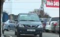 Pentru ei se poate? Masina MAI parcata neregulamentar! A blocat trecerea pentru zeci de soferi