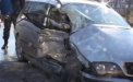 A iesit pe contrasens si a lovit in plin in microbuz! BMW facut zob pe o strada din Balti!
