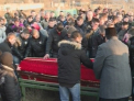 Zi de doliu in satul Parata. Sute de oameni au venit sa-l petreaca pe Vadim Pisari pe ultimul drum