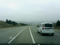La intrecere cu moartea! Filmat in timp ce goneste cu 220 km/h pe o sosea din Moldova