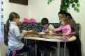 E bine acasa! Familia Rotaru din Cricova s-a mutat la casa noua. Cum arata apartamentul daruit de primar