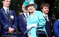 Cea mai mare curiozitate a englezilor a fost satisfacuta. Ce are regina in poseta