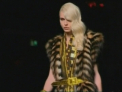 Andrej Pejic sfideaza din nou! A pozat in costum de baie pentru femei! Cum e sa fii model androgin?