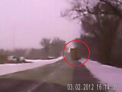 Accident filmat! Un TIR derapeaza si se rastoarna pe o sosea in apropiere de Balti! VIDEO