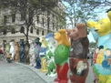 Peste o suta de ursi au invadat strazile din Havana. Cum arata expozitia "United Buddy Bears"