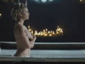 Charlize Theron, goala intr-o cada cu lapte. VIDEO
