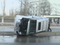 Accident SPECTACULOS pe viaduct! Un jeep s-a RASTURNAT dupa ce a lovit un Mercedes si un troleibuz!