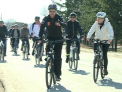 S-au dat in spectacol pe doua roti! Filat si ambasadorul SUA, pe biciclete! Uite cum au pedalat oficialii